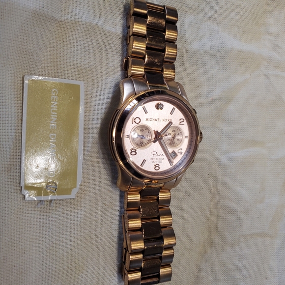 Micheal kors watch - Picture 3 of 3
